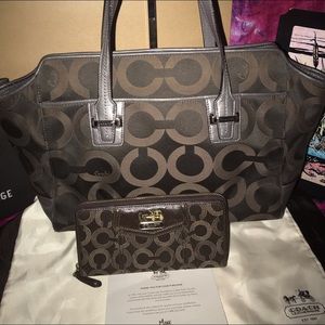🌺AUTHENTIC COACH OP ART CARRYALL WITH WALLET🌺